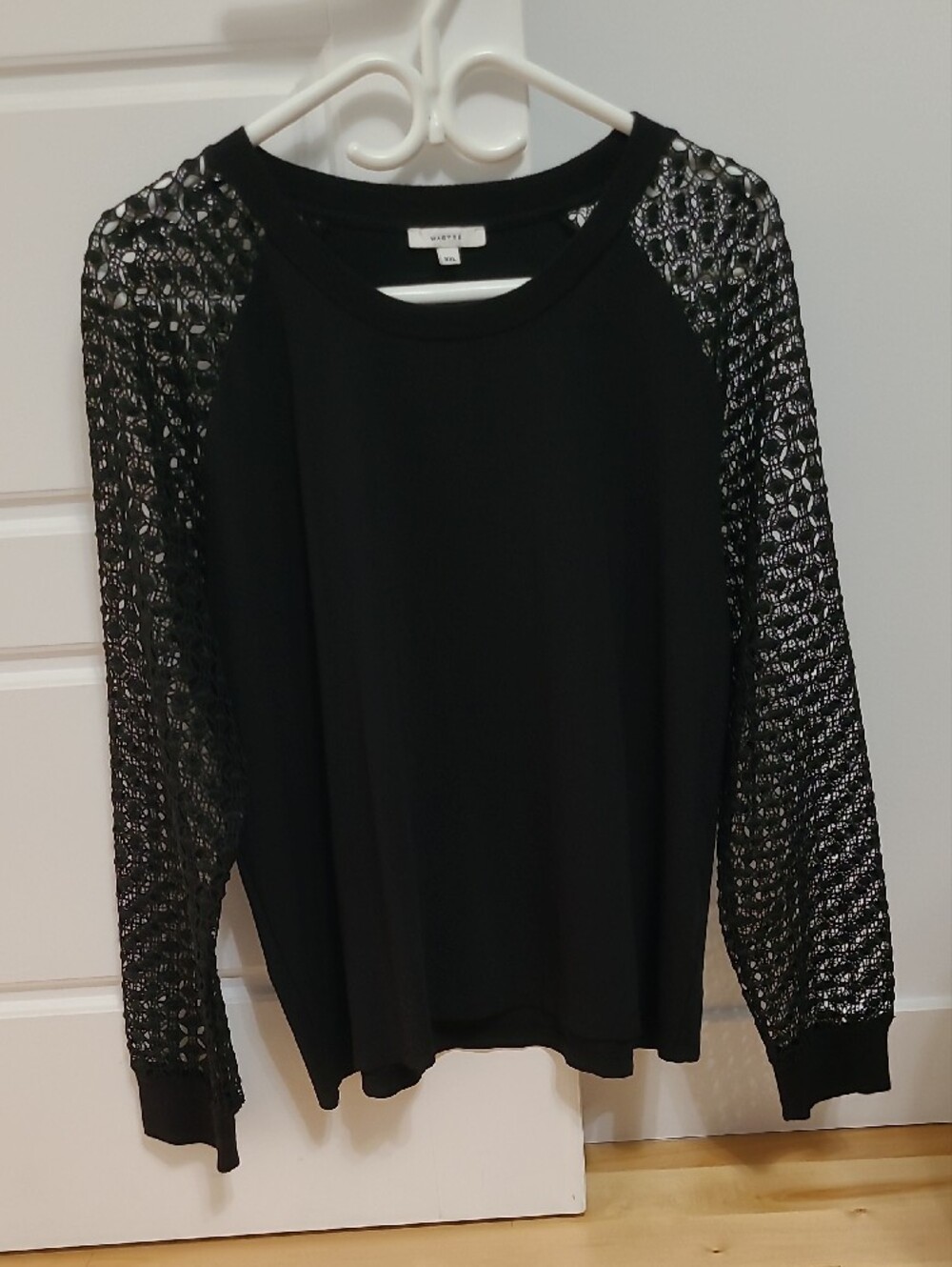 Maette Black Lace-Sleeve Pullover Top XXL
